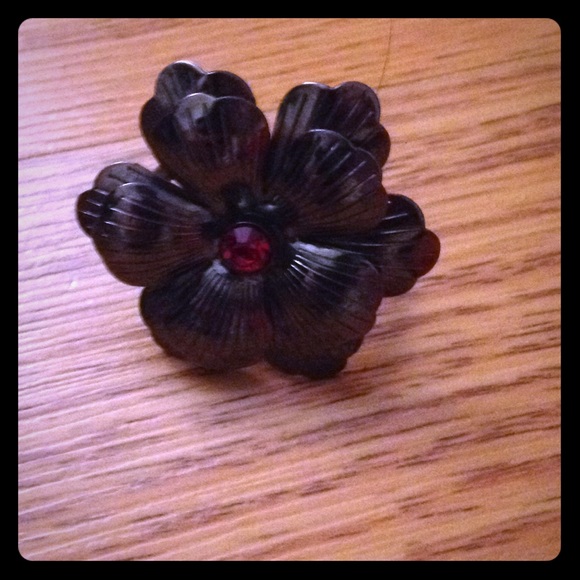 Jewelry - Vera wang flower ring